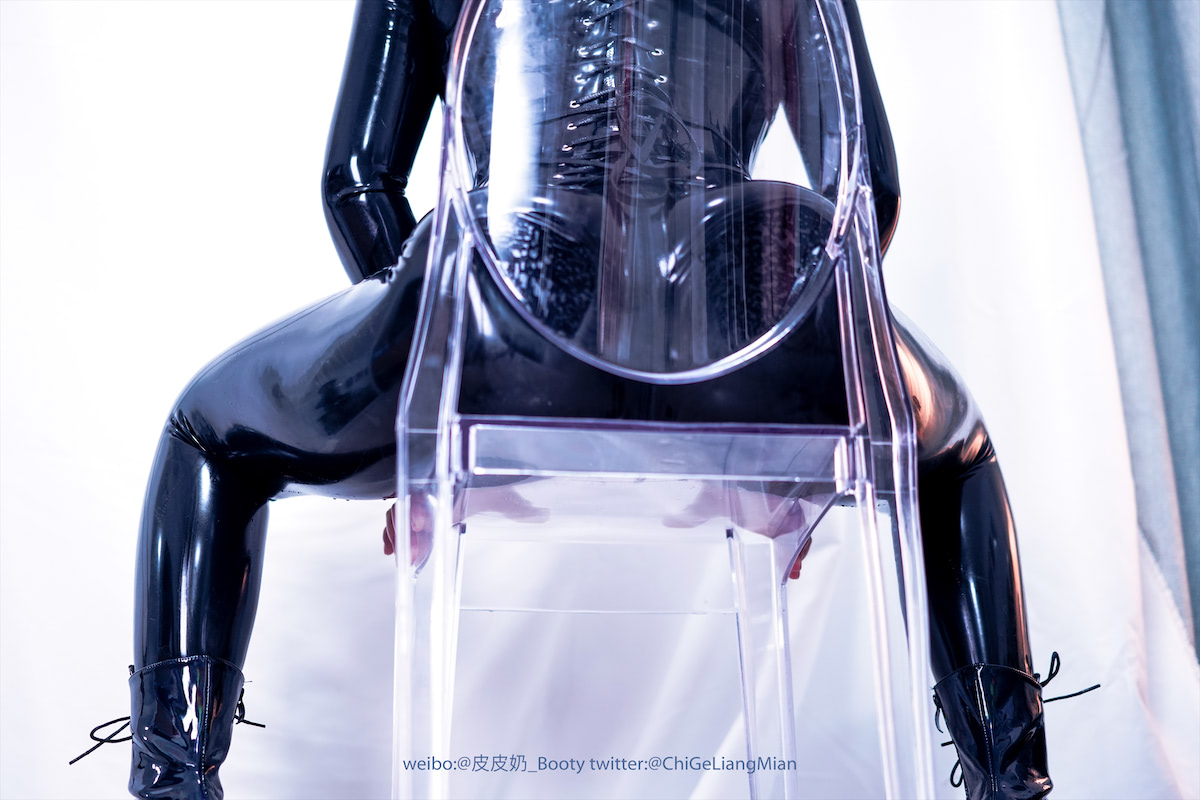 皮皮奶_Booty紧身黑胶衣35图6视频插图3