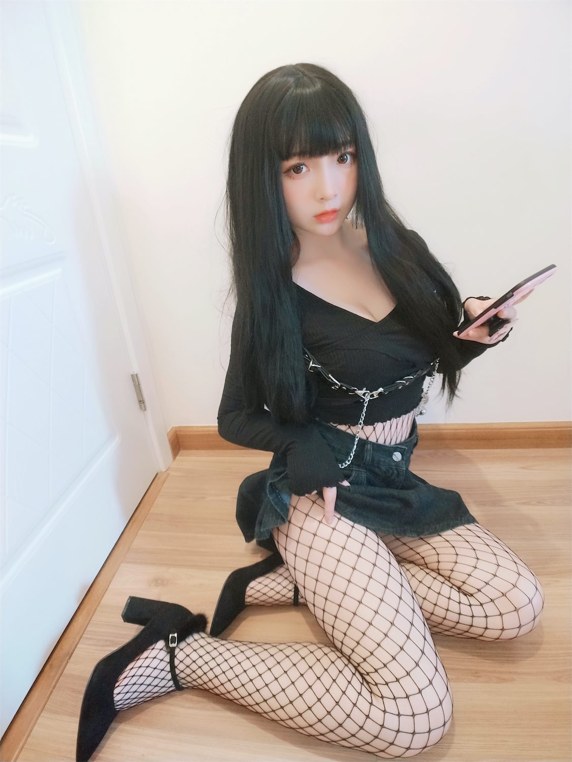 古川kagura黑牛仔裙38图2视频插图3