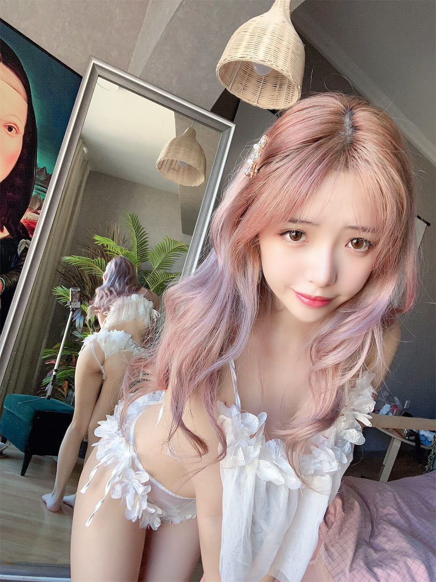 雯妹不讲道理白花透明睡衣29图插图1