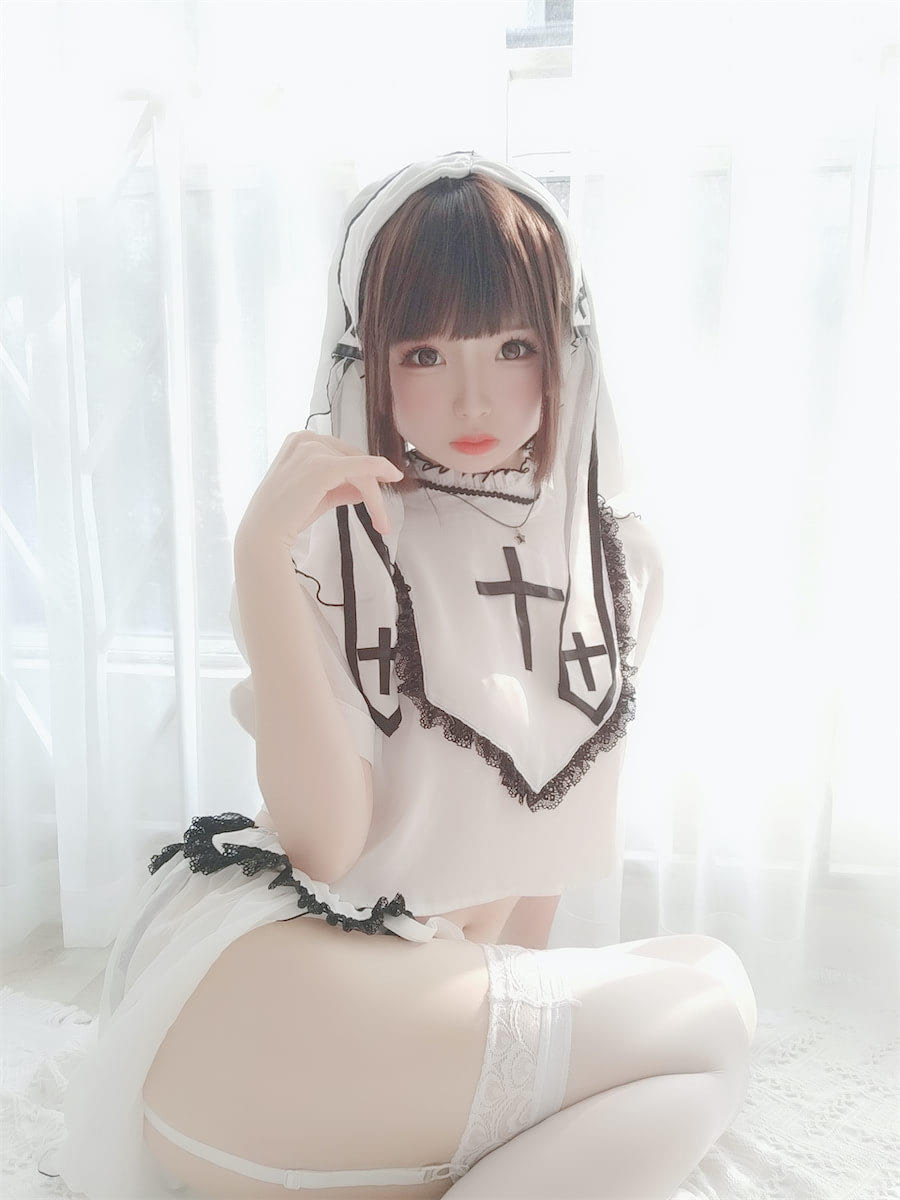 十万珍吱伏特白修女自拍12图插图3