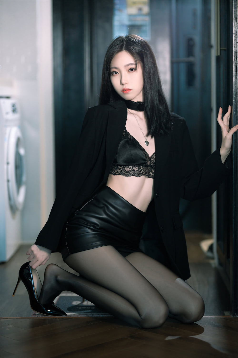 许岚LAN黑丝西装40图插图2