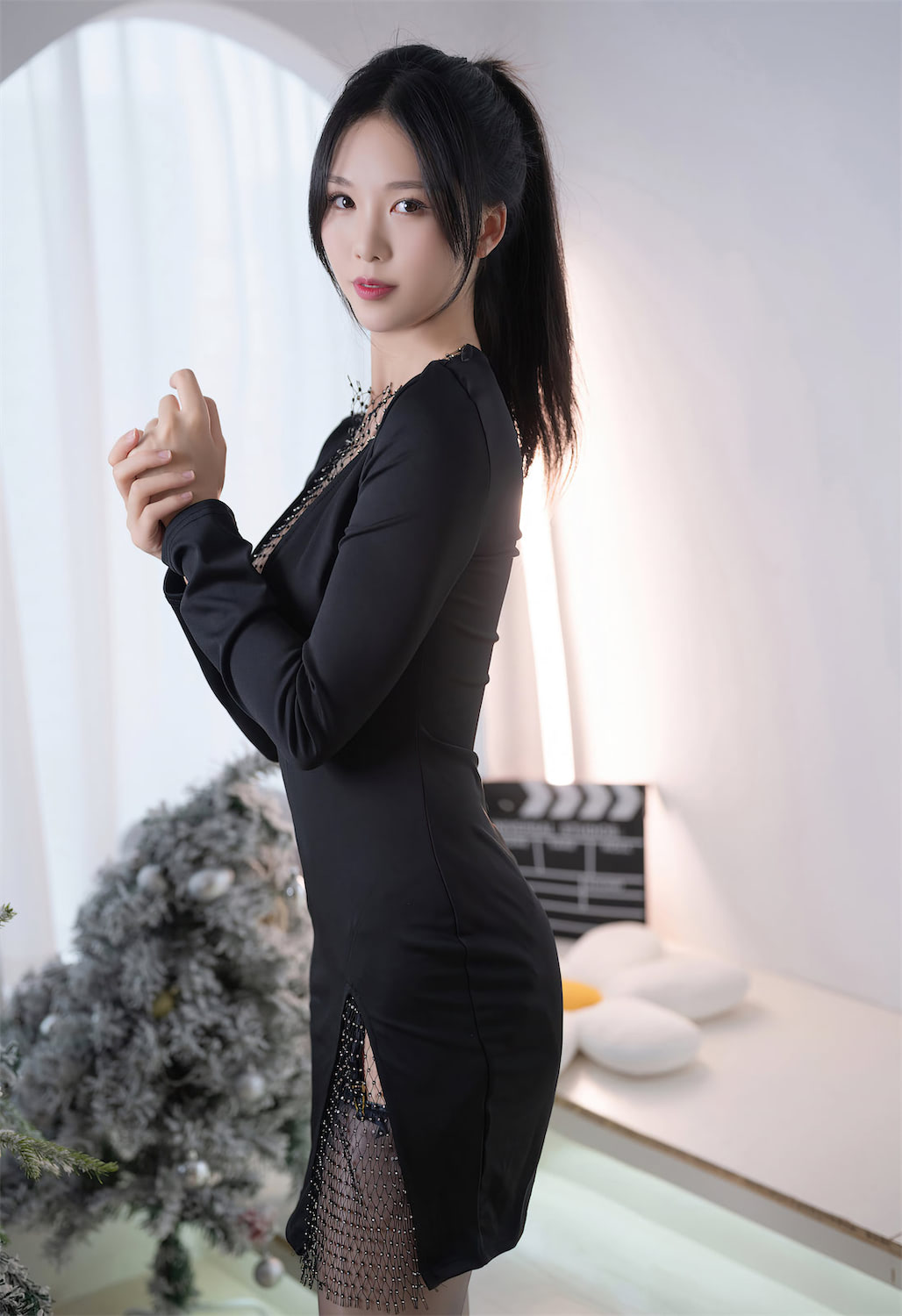 抖娘利世低领黑色礼裙45图插图2