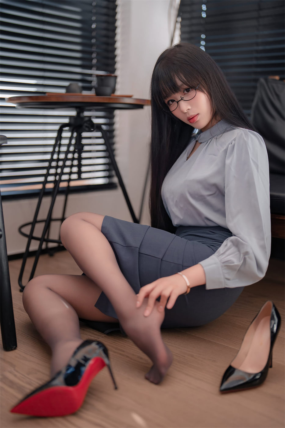轩萧学姐蓝裙ol黑丝78图3视频插图1